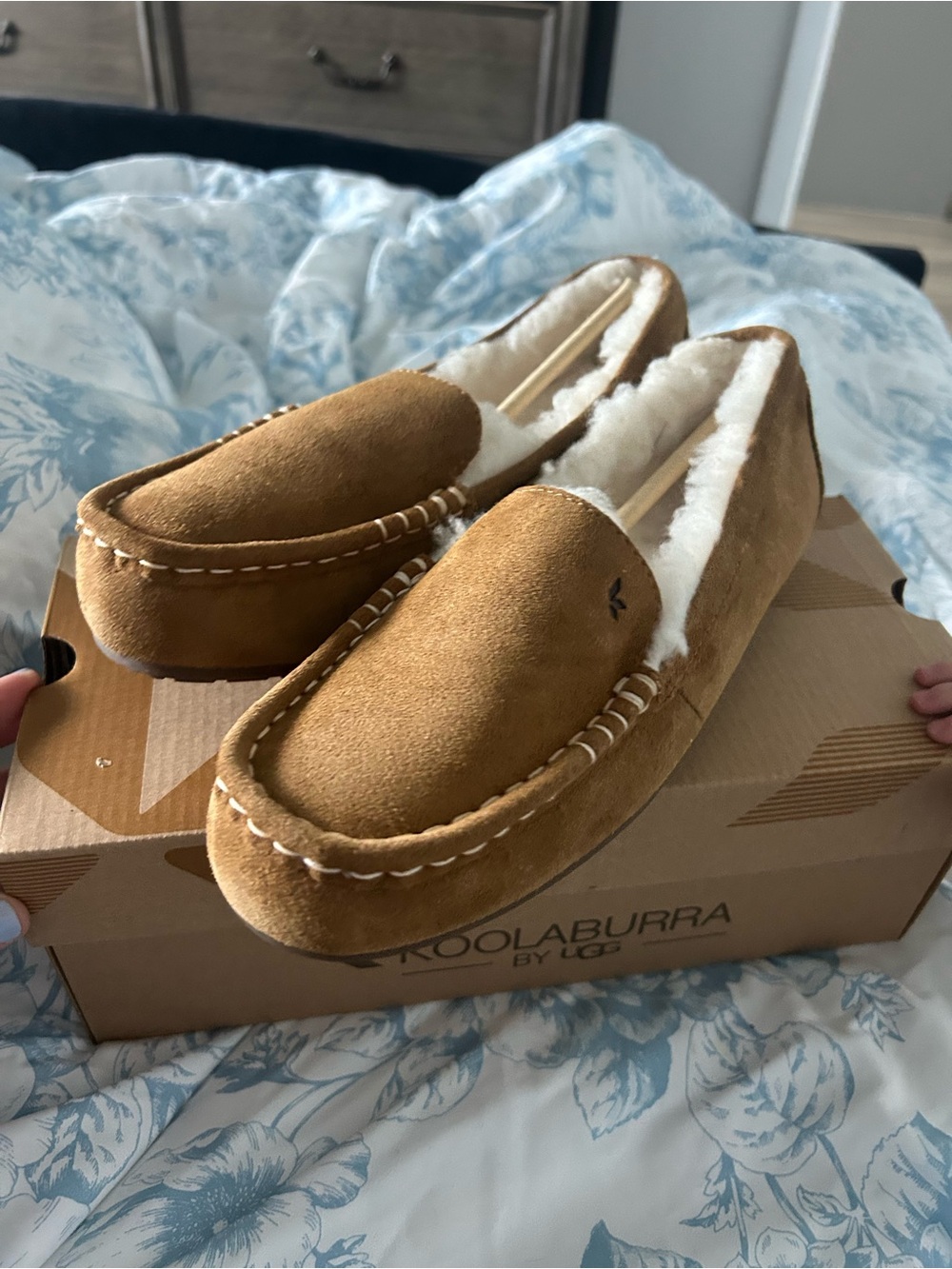 Koolaburra Chestnut Suede Moccasin Shoes with White Shearling